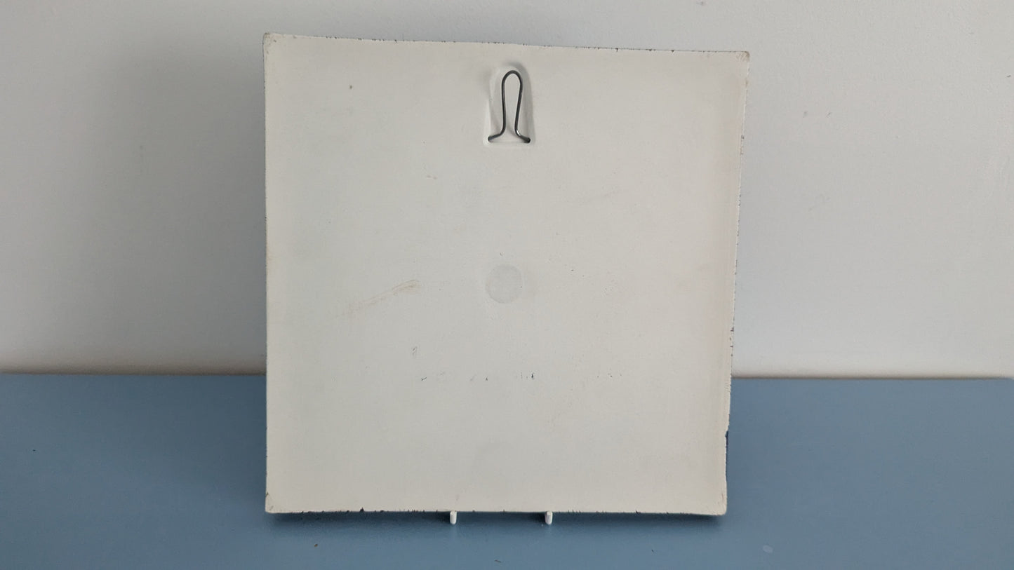 Gustavsberg - Carlbergin Talo / LO-Linna Seinälaatta (1977, C. Huhgg)