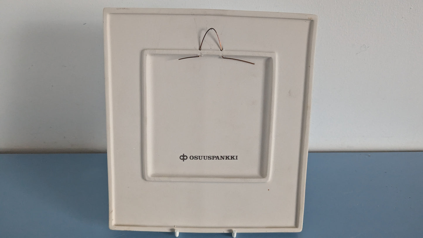 Kermansavi - Talviaiheinen Seinälaatta (Osuuspankki, Signeeraus EL)