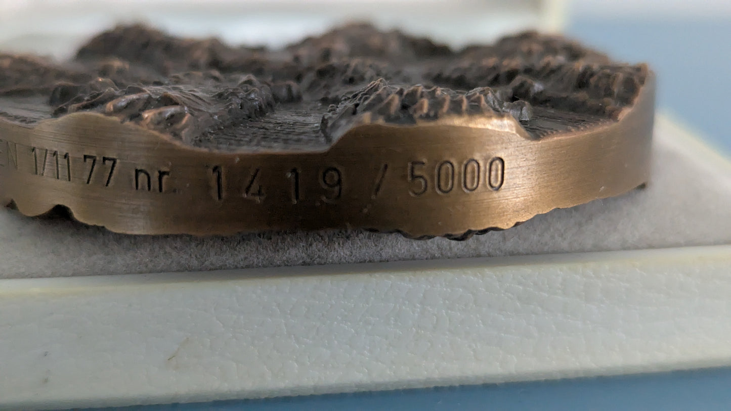 Kultateollisuus - Suomi 60 Vuotta Pöytämitali (Aimo Tukiainen, 1977, Numeroitu)