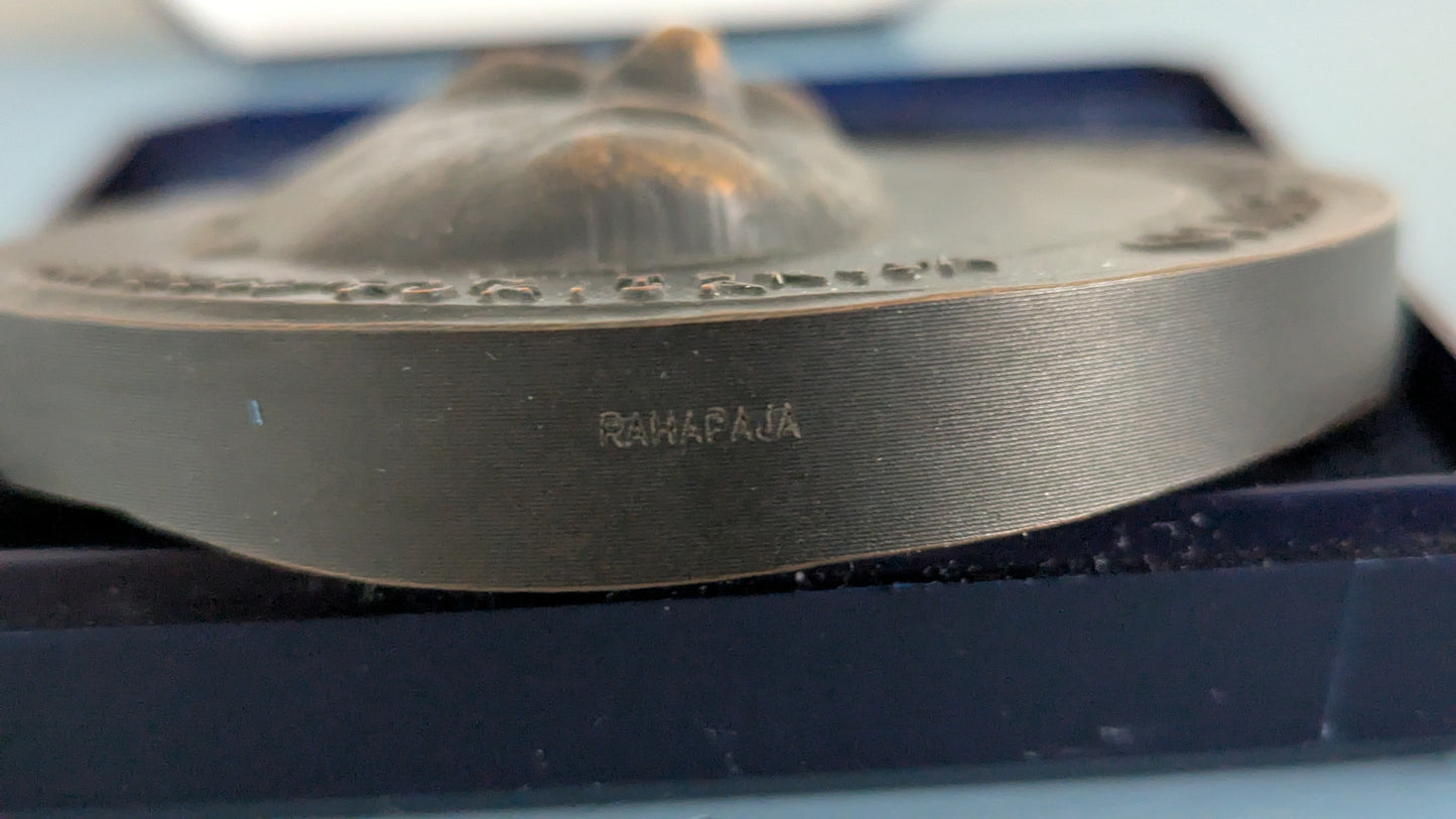 Suomen Rahapaja - Olavi Neuvo Pöytämitali (Liisa Neuvo, 1995)