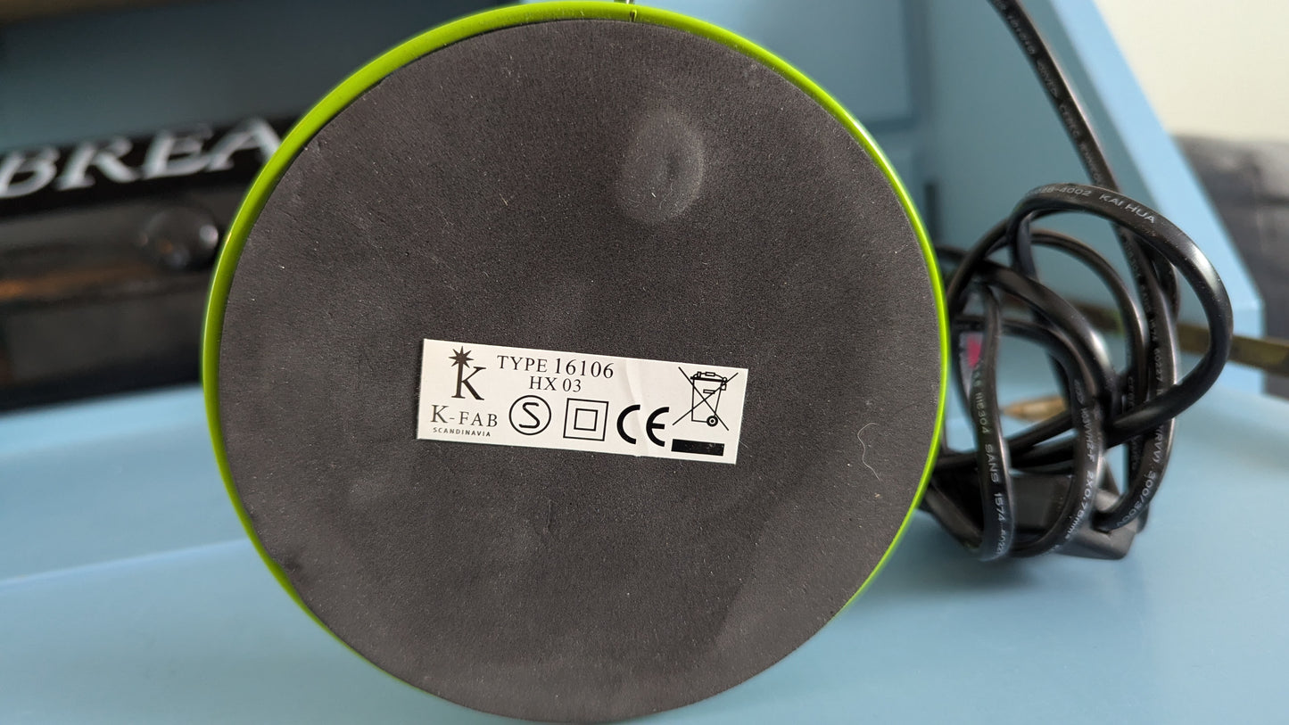 K-FAB Scandinavia - Pöytälamppu (Limenvihreä)