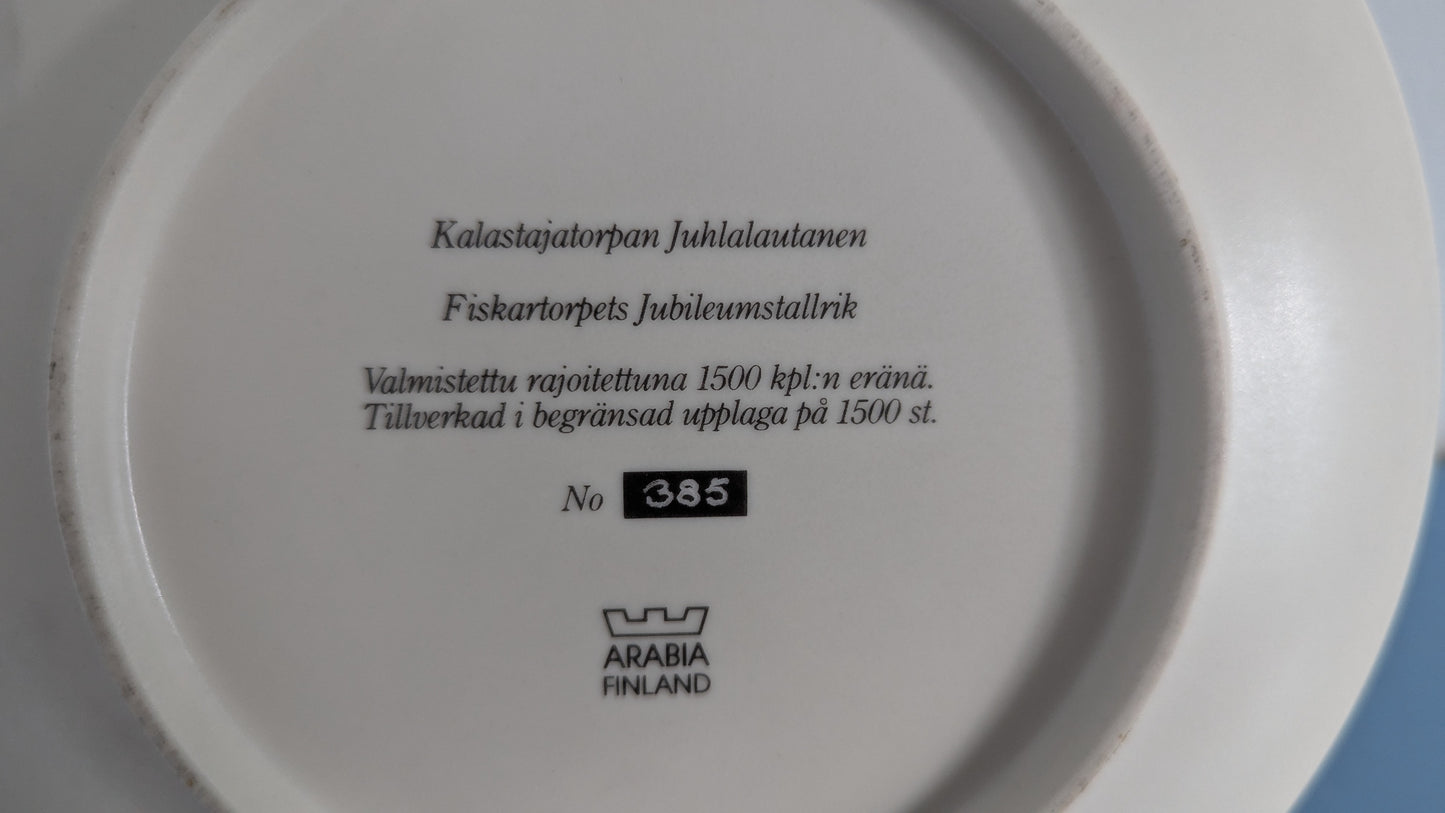 Arabia - Kalastajatorppa Juhlalautanen / Seinälautanen (Numeroitu 385/1500)