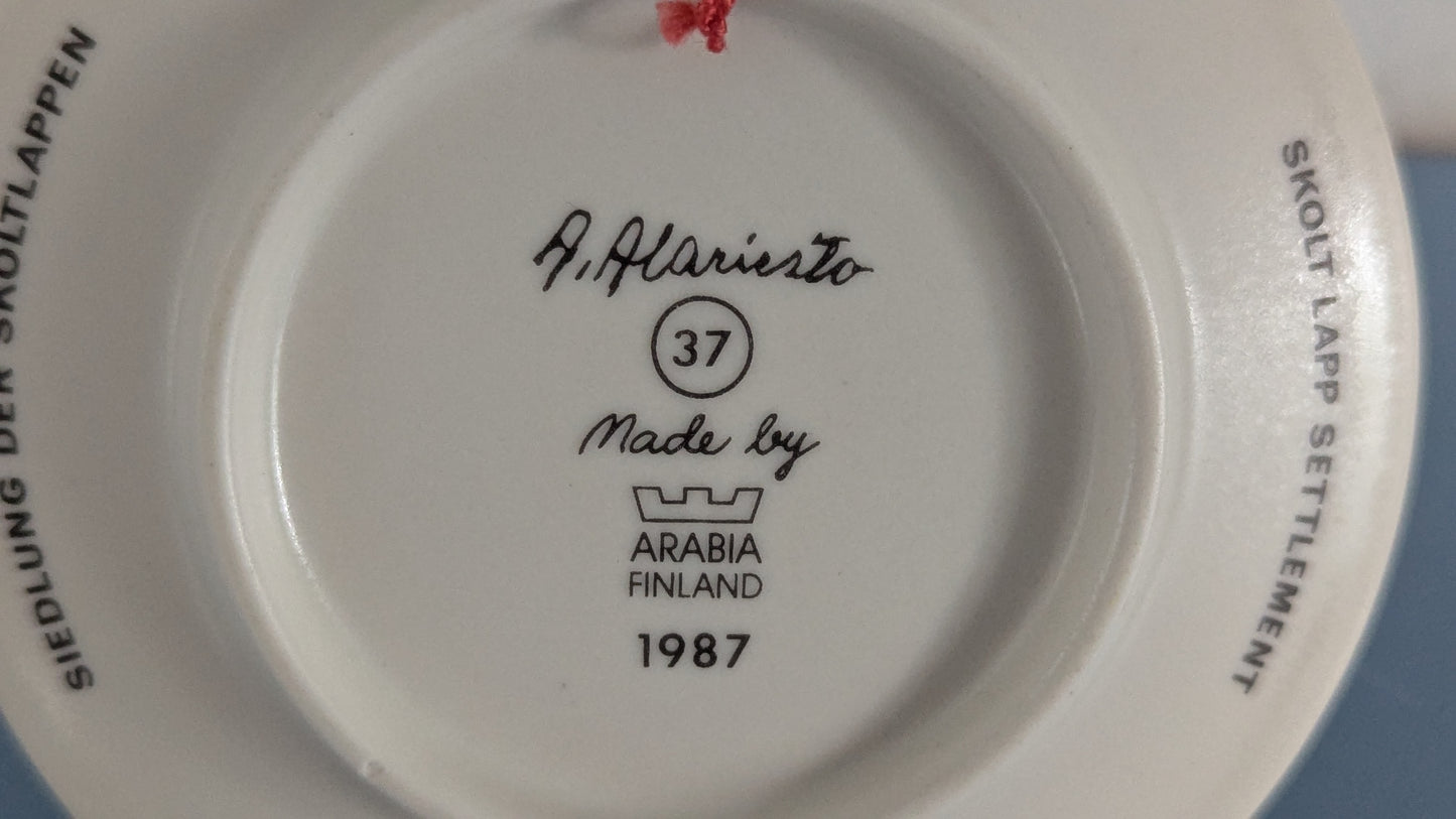 Arabia - Kolttain Asuinpaikka Seinälautanen (1987, Andreas Alariesto)