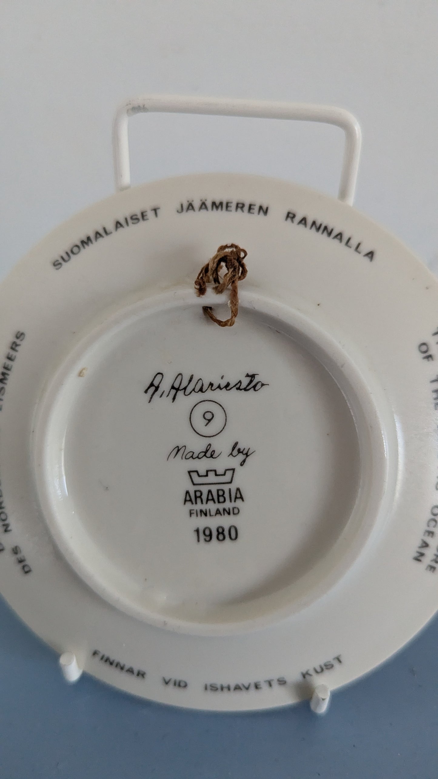 Arabia Suomalaiset Jäämeren Rannalla Seinälautanen (Andreas Alariesto)