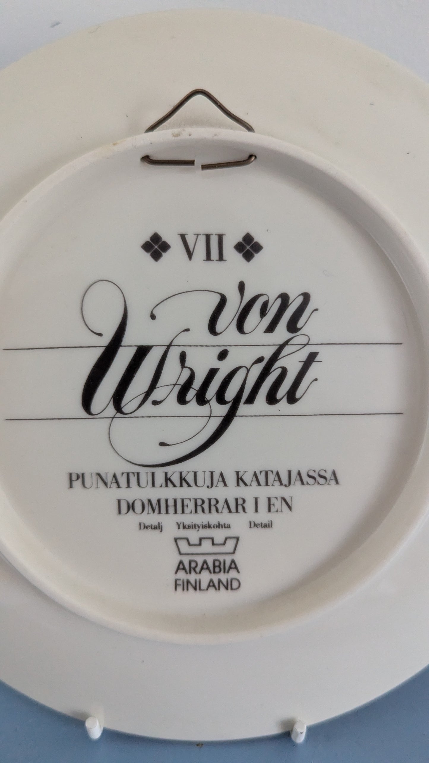 Arabia Punatulkkuja Katajassa Seinälautanen Nro 7 (Ferdinand von Wright)
