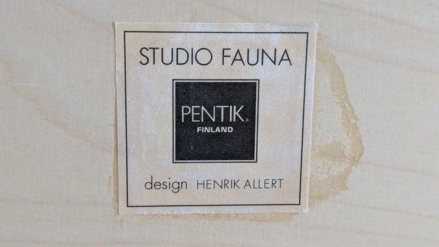 Pentik Pupu Reliefi / Seinätaulu (ISO, Signeerattu, Henrik Allert)