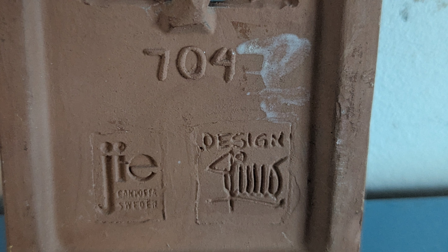 Jie Gantofta - 704 Seinälaatta (Signeerattu, Aimo Nietosvuori)