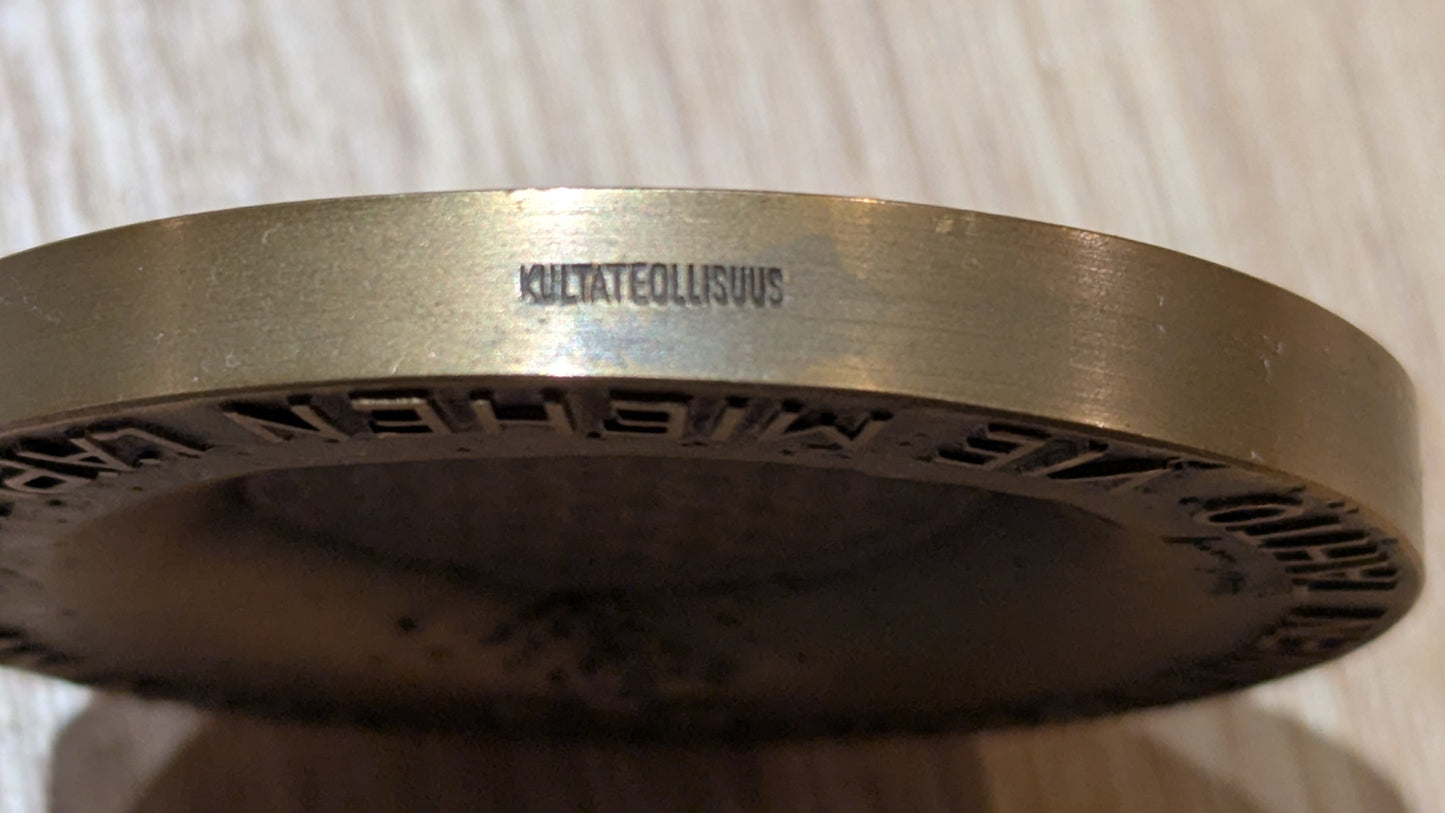 Kultateollisuus - Aarne Karjalainen 60 Vuotta Mitali (1973, Essi Renvall)