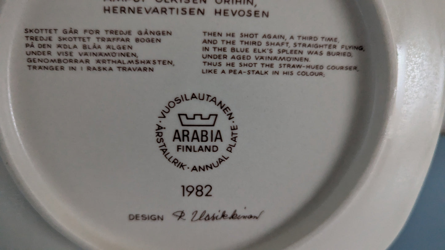 Arabia Kalevala Vuosilautanen 1982 (Raija Uosikkinen)