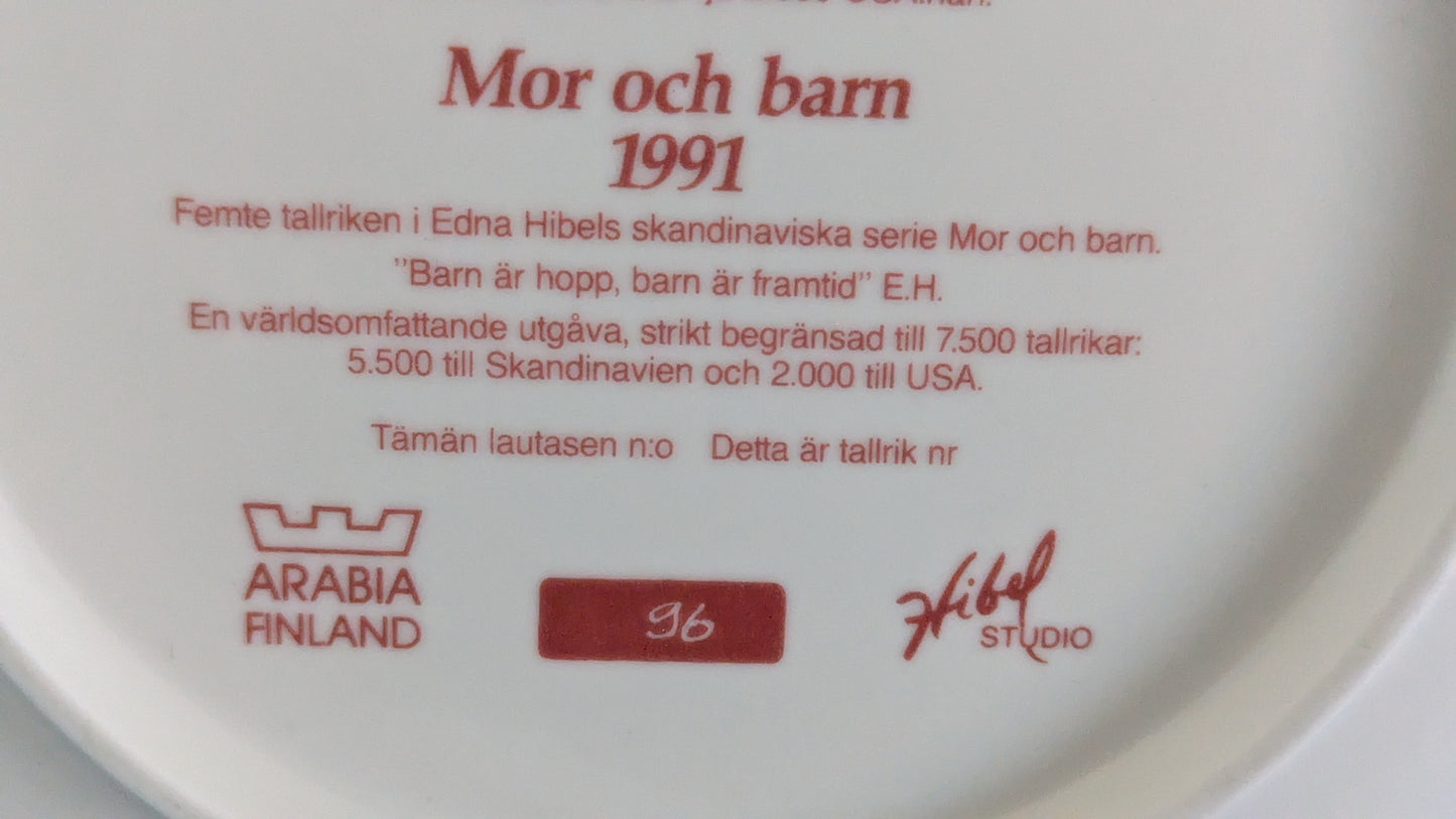 Arabia Äiti ja Lapsi Seinälautanen (1991, Numeroitu, Edna Hibel)