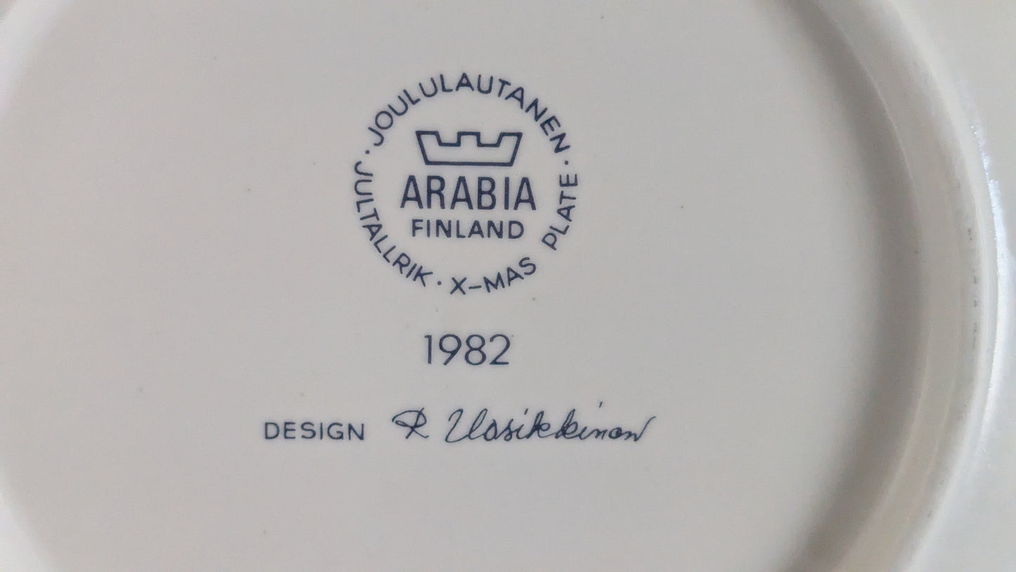 Arabia Joululautanen 1982 (Raija Uosikkinen)