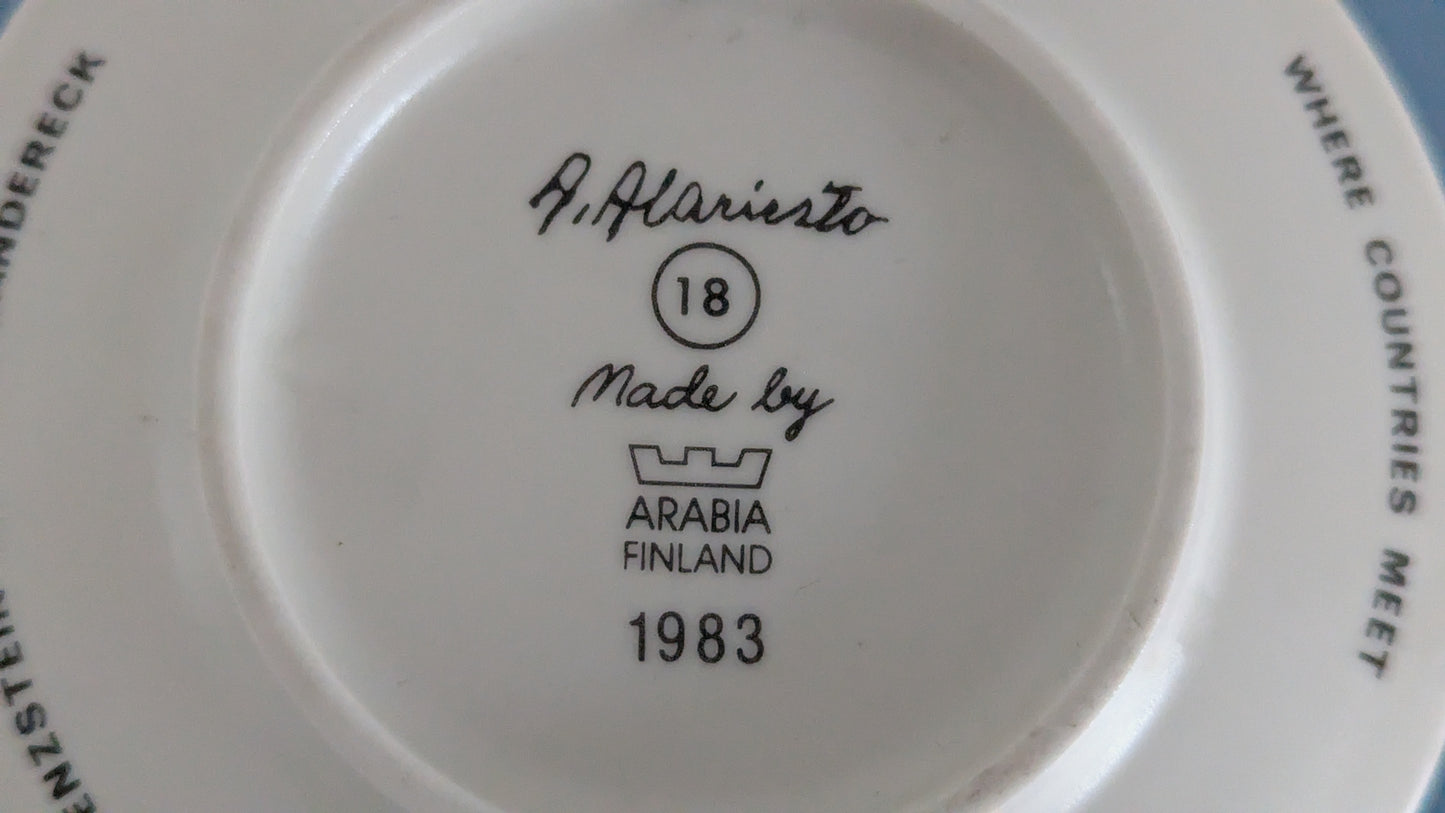 Arabia Valtakuntien Rajapyykki Seinälautanen (1983, Andreas Alariesto)