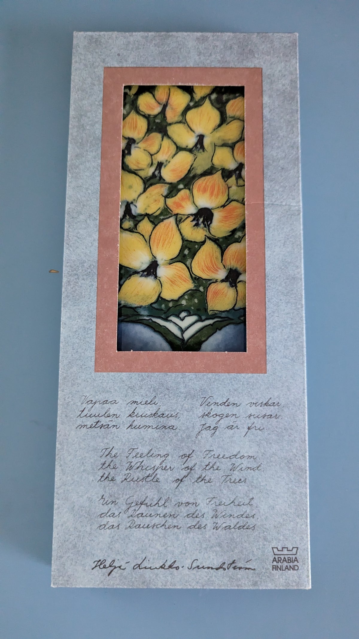 Arabia Aurinkoinen Seinälaatta (Alk. Paketissa, Heljä Liukko-Sundström)