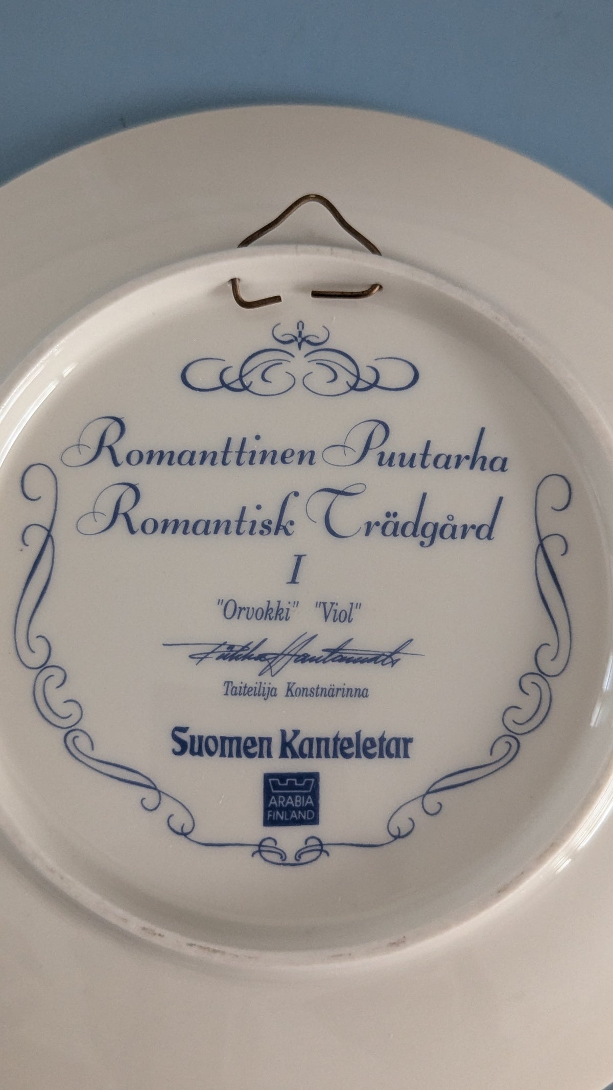 Arabia Romanttinen Puutarha - Orvokki Seinälautanen (Riikka Hautamäki)
