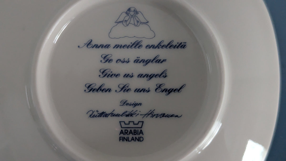 Arabia Anna Meille Enkeleitä, Lukeva Enkeli Seinälautanen (Riittatuulikki Hirvonen)