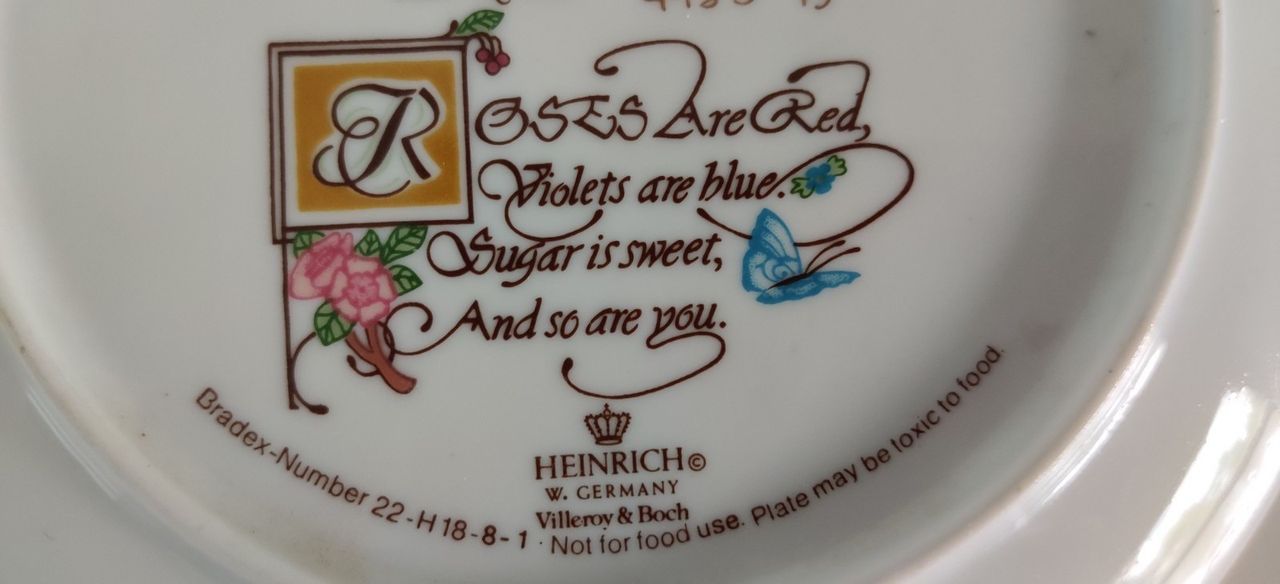 Villeroy and Boch - Roses Are Red Seinälautanen