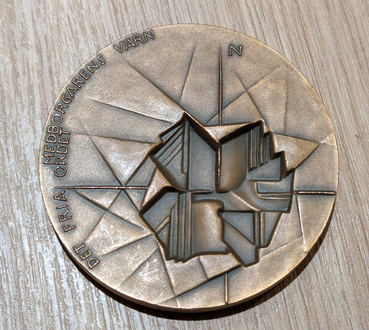 Kultateollisuus - Hufvudstadsbladet 100 Vuotta Mitali (1964, Johan Finne)