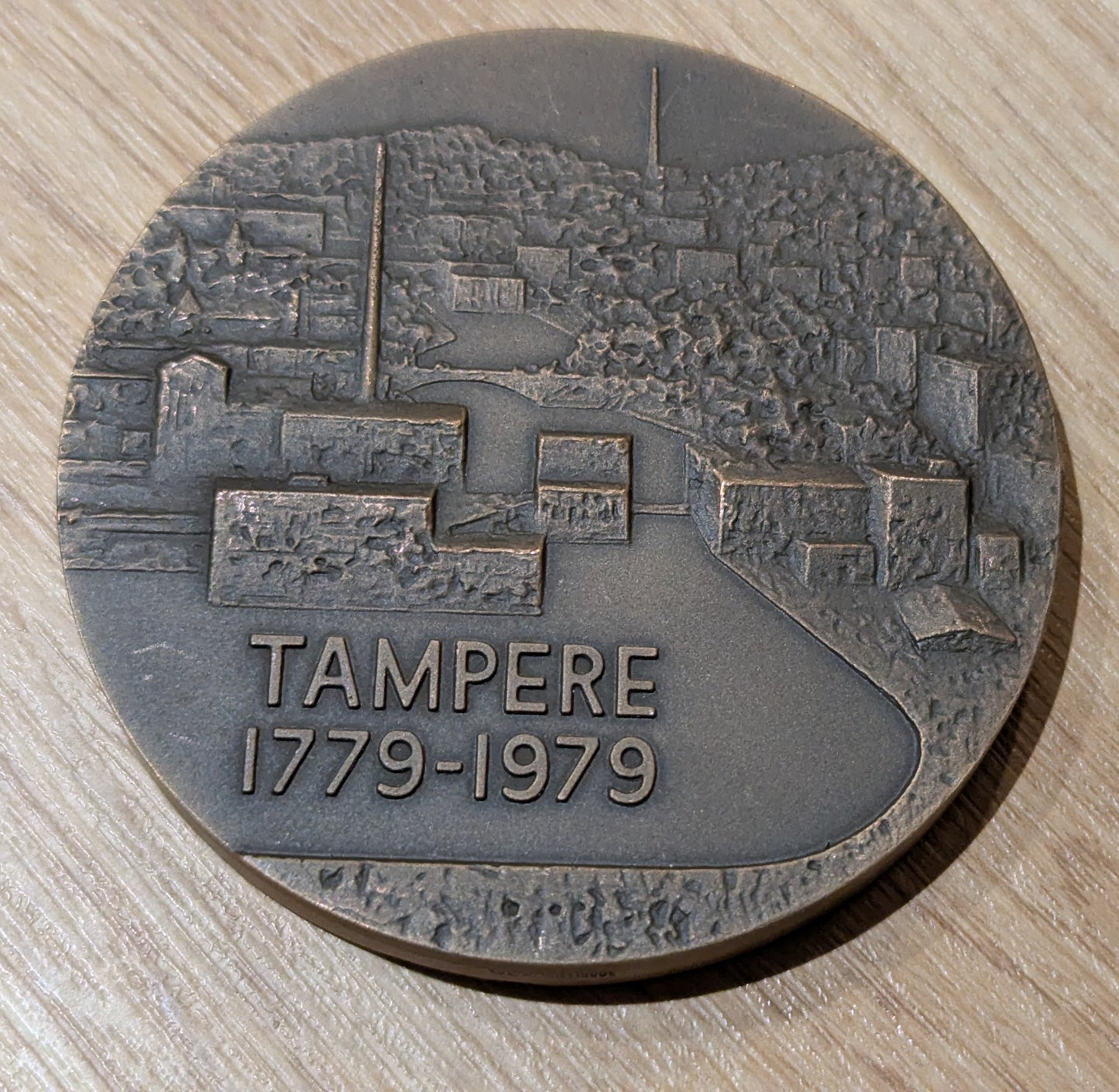 Kultateollisuus - Tampere 200 Vuotta Mitali / Pöytämitali (1978, Antti Neuvonen)