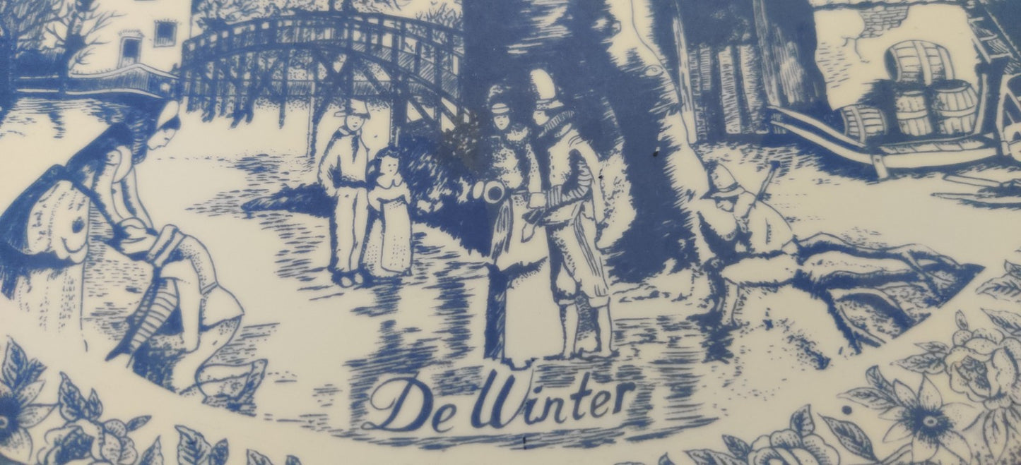 Delft - Four Season, De Winter Seinälautanen (ISO, Halk. 30cm, Jan van de Velde)