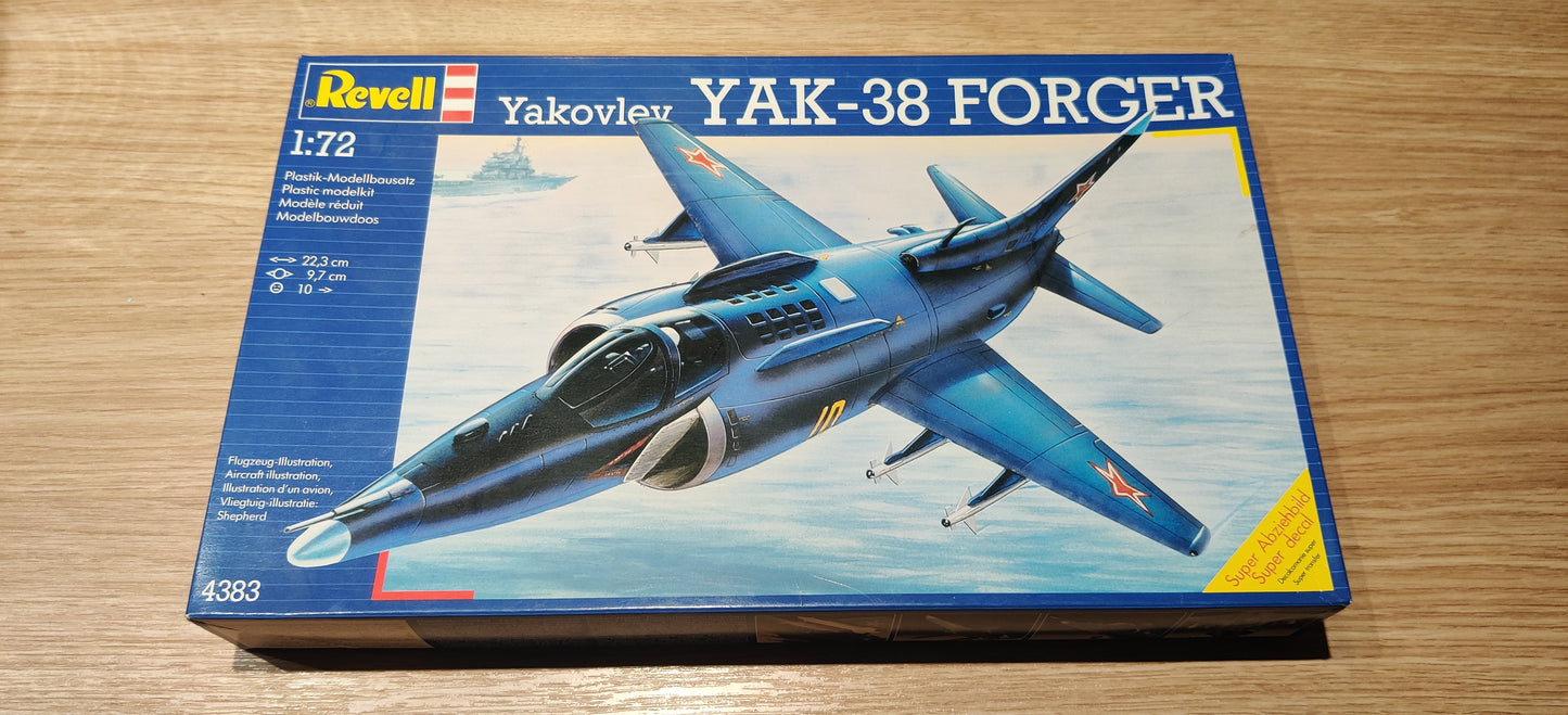 Revell - Yakovlev Yak-38 Forger Pienoismalli