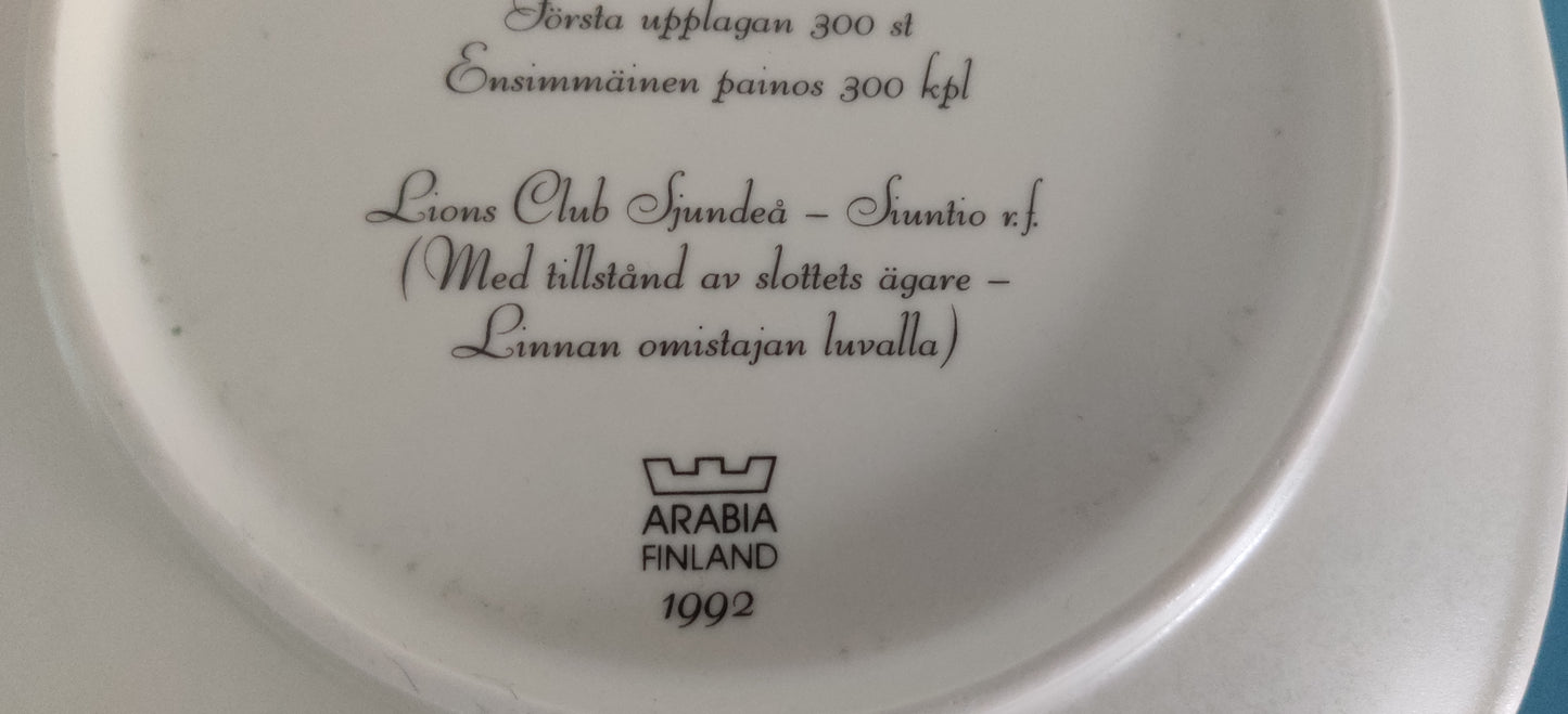 Arabia Suitian Linna Siuntiossa Seinälautanen