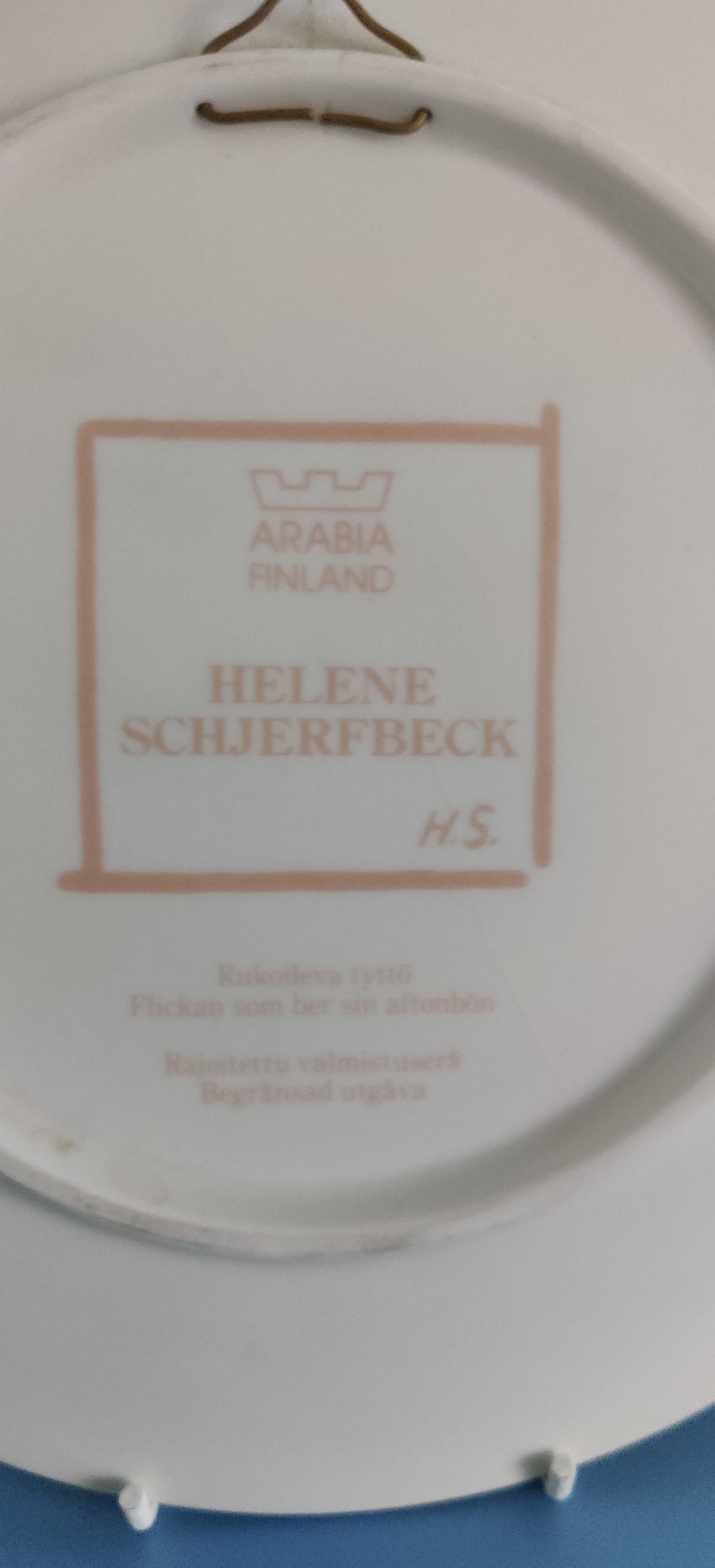 Arabia Rukoileva Tyttö Seinälautanen (Helene Schjerfbeck)