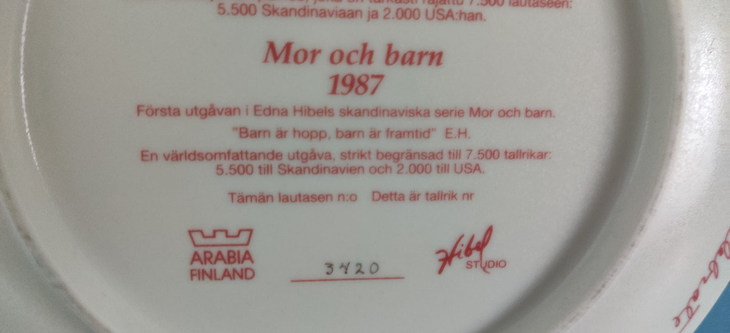 Arabia Äiti ja Lapsi Seinälautanen (Numeroitu, Edna Hibel)