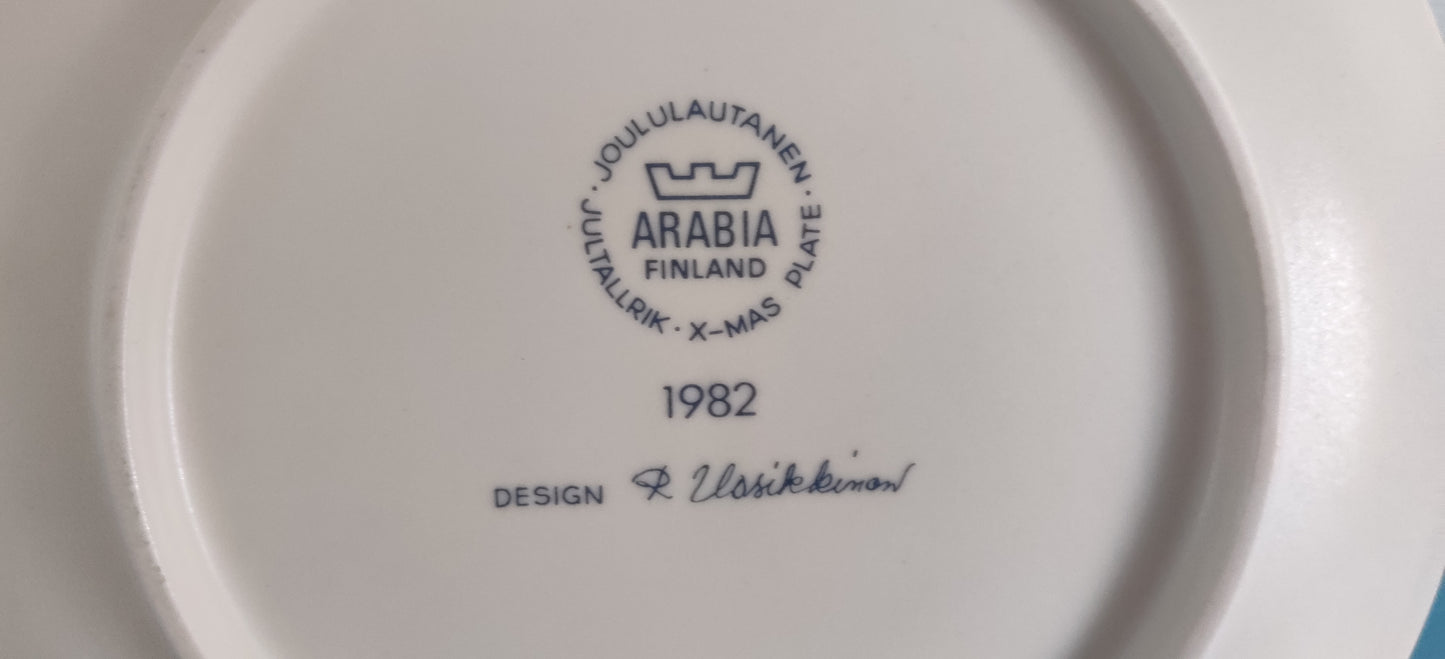 Arabia Joululautanen 1982 (Raija Uosikkinen)