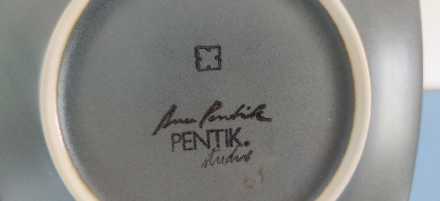 Pentik Studio Seinälautanen / Tarjoilulautanen (Sign. Anu Pentik)