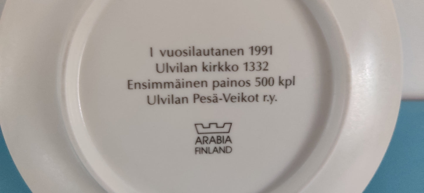 Arabia Ulvilan Kirkko 1332 Seinälautanen (Camilla Moberg, 1991, 1. Painos)