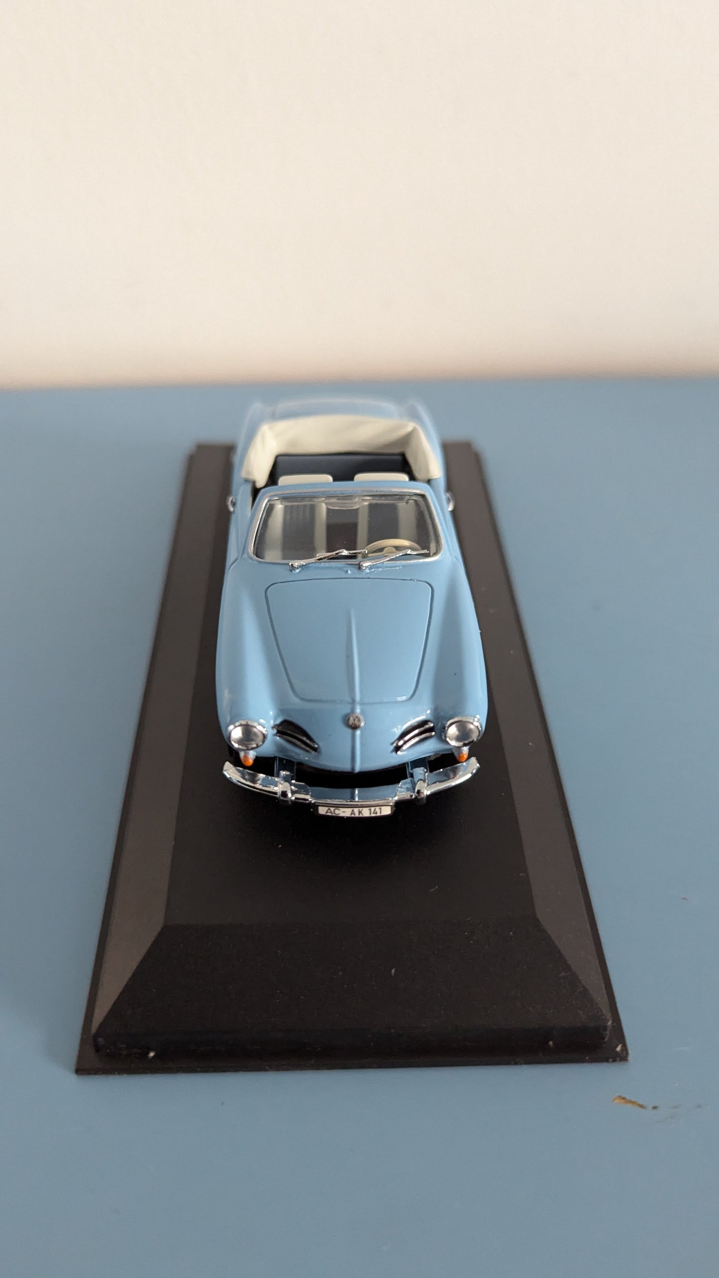 MiniChamps - Karmann Ghia Cabriolet (Alkuperäisessä Paketissa)