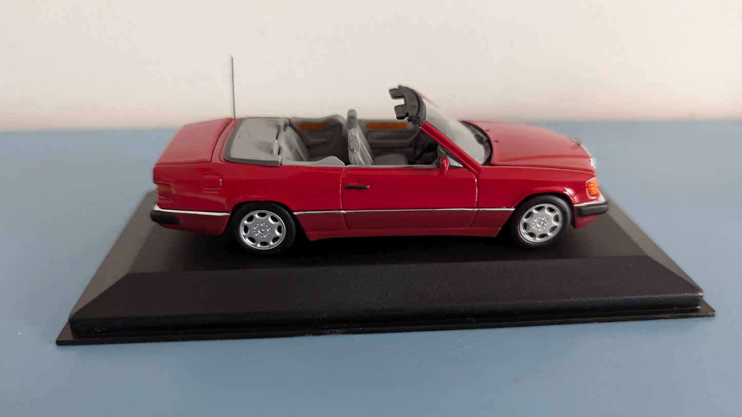 MiniChamps - Mercedes-Benz 300 CE-24 Cabriolet (Alkuperäisessä Paketissa)