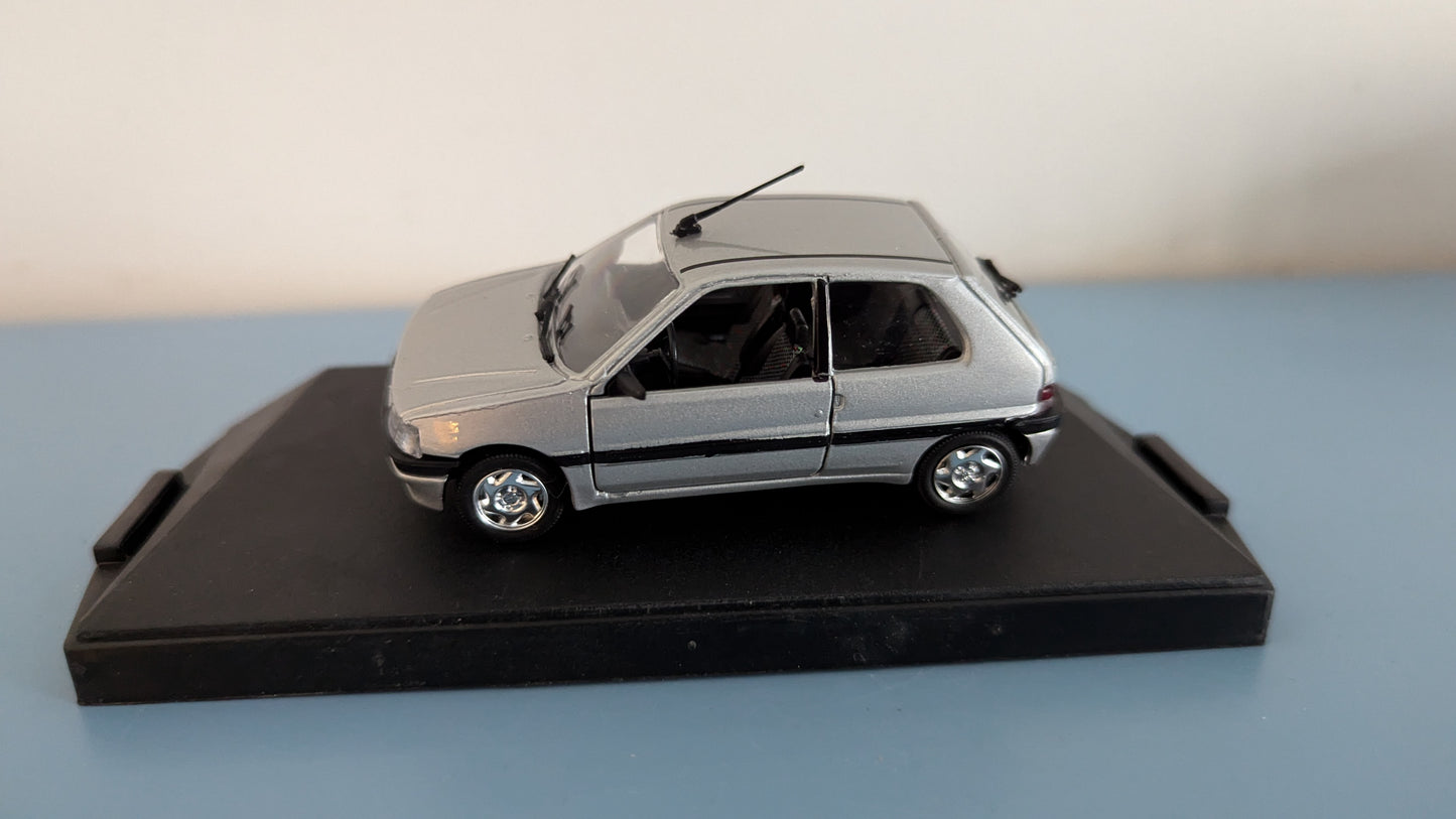 Vitesse - Peugeot 106 XT 1991 (Alkuperäisessä Paketissa)