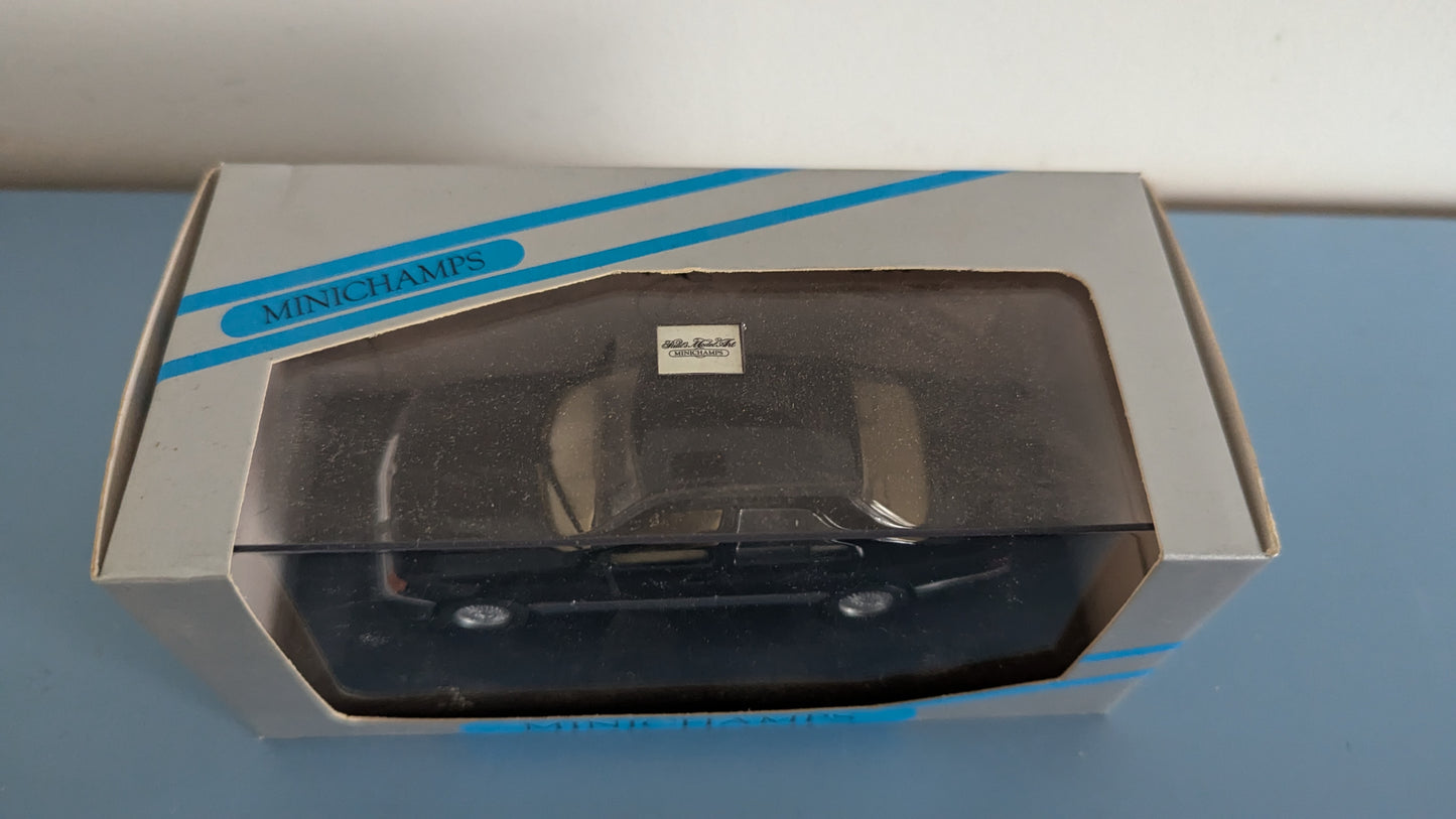 MiniChamps - Mercedes-Benz 300 E (Alkuperäisessä Paketissa)