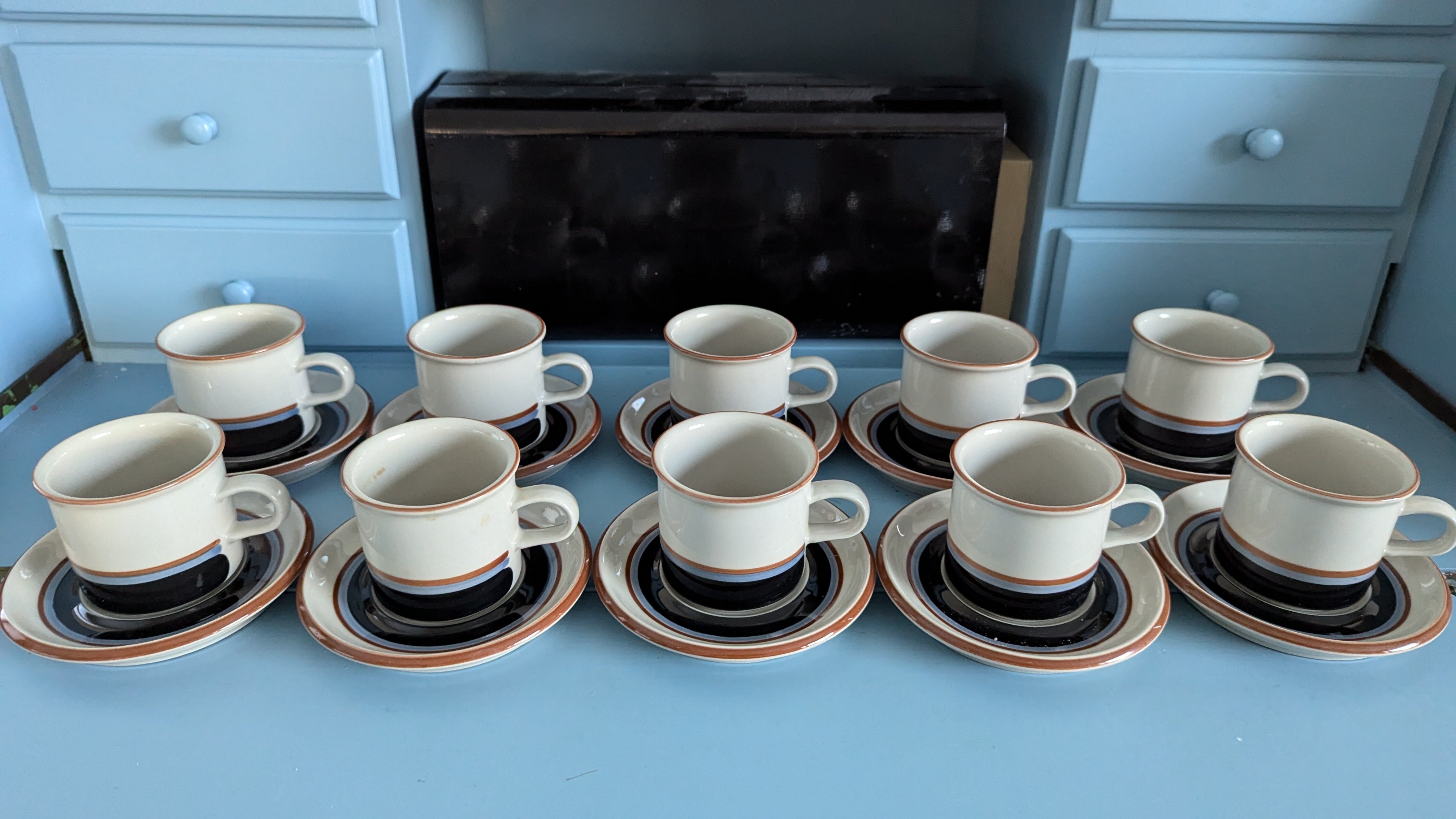 Arabia Taika Kahviastiasto Kymmenelle Hengelle (20-osaa, 1975-1979