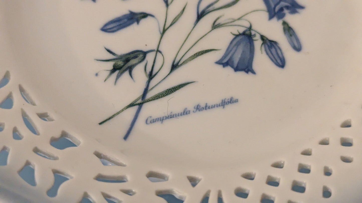 Christineholm Kesäkukat - Kissankello Jalallinen Tarjoilulautanen