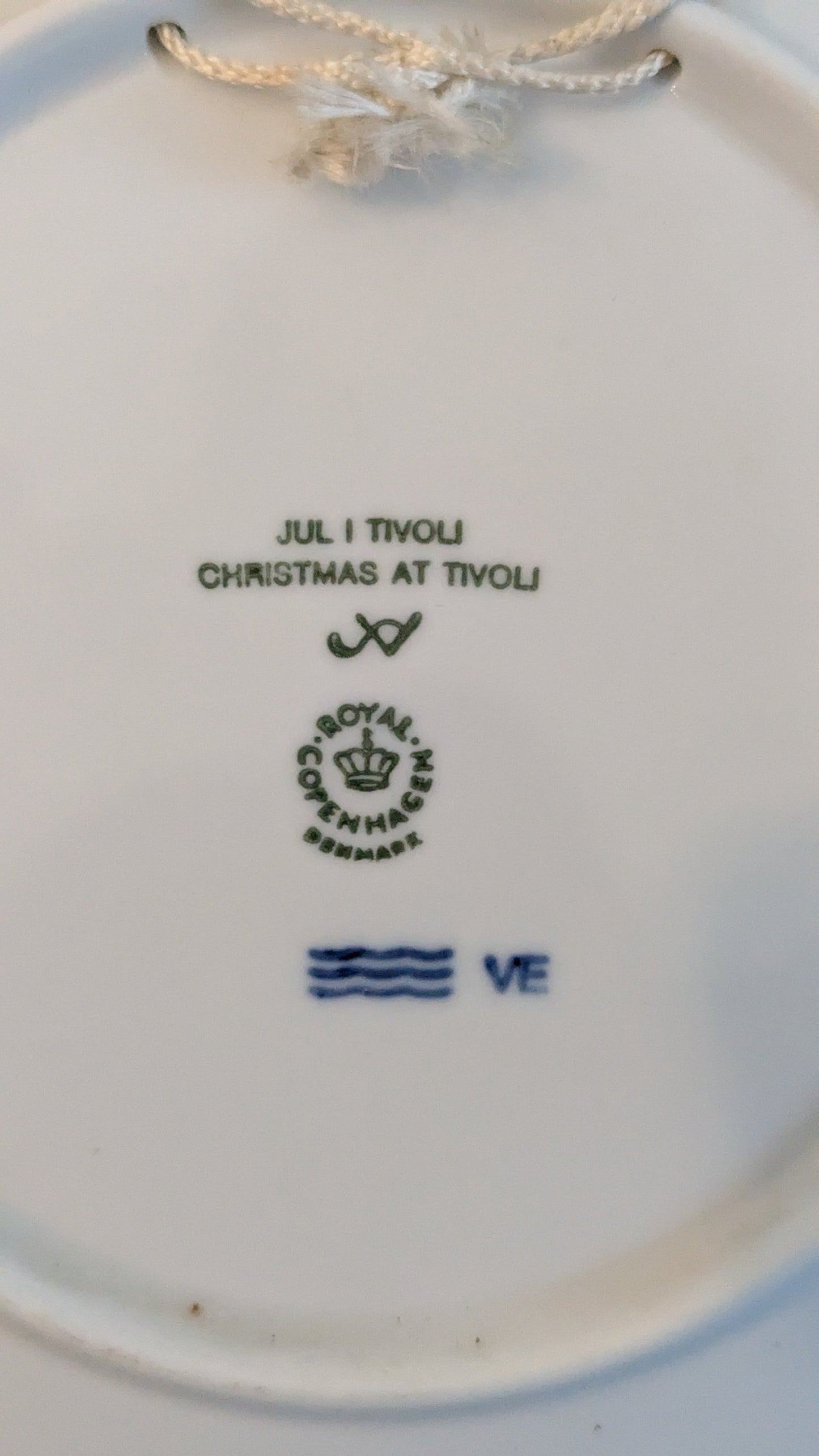 Royal Copenhagen - Christmas At Tivoli Joululautanen 1990 (Sven Vestergaard)