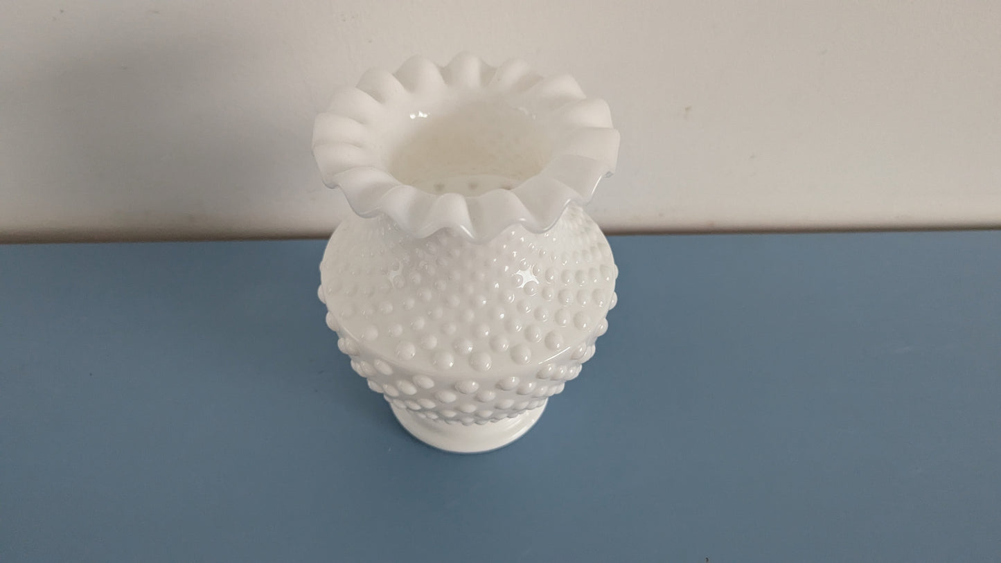 Fenton - Hobnail Milk Glass Maljakko (1960-1970-luku)