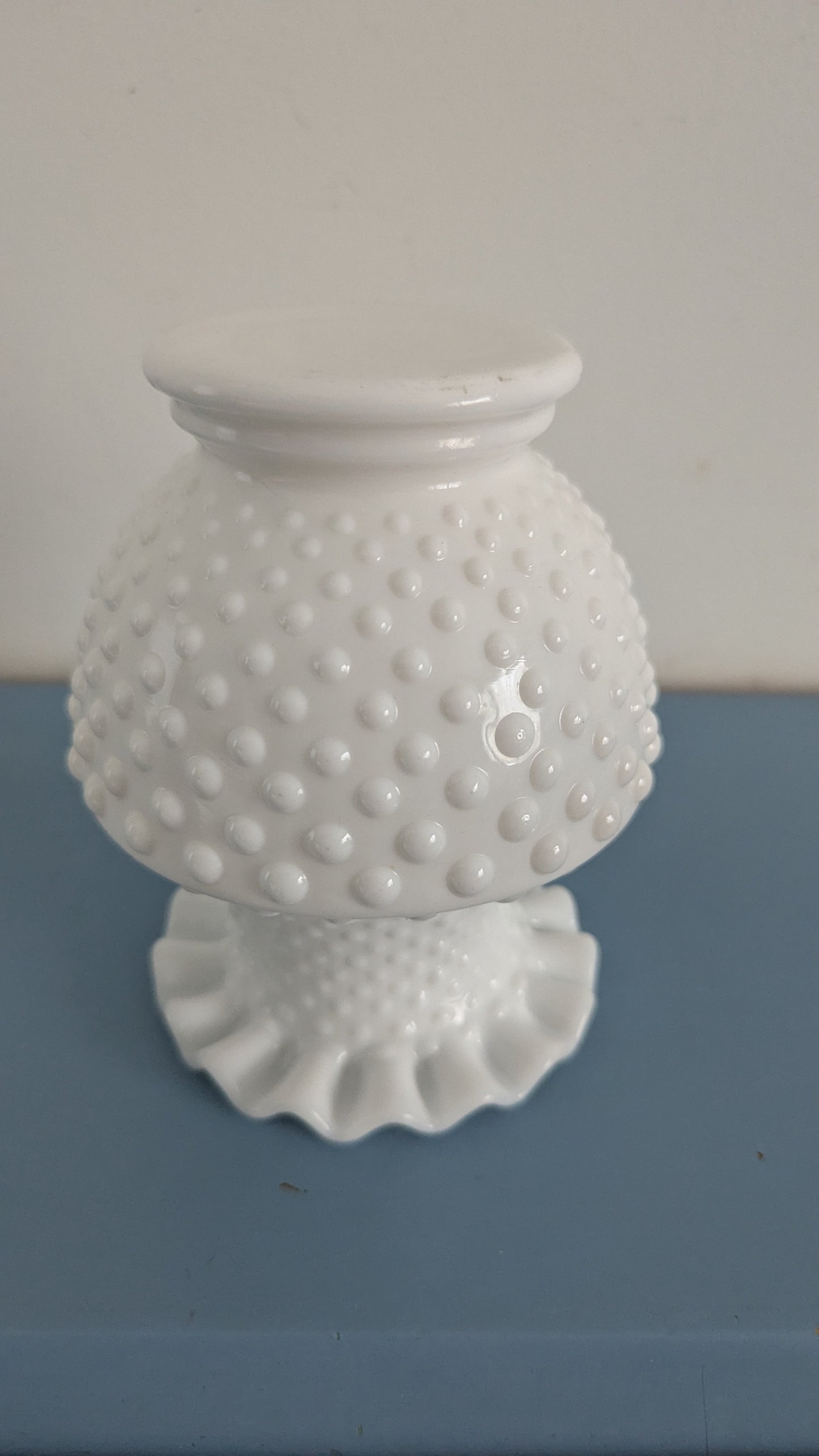 Fenton - Hobnail Milk Glass Maljakko (1960-1970-luku)