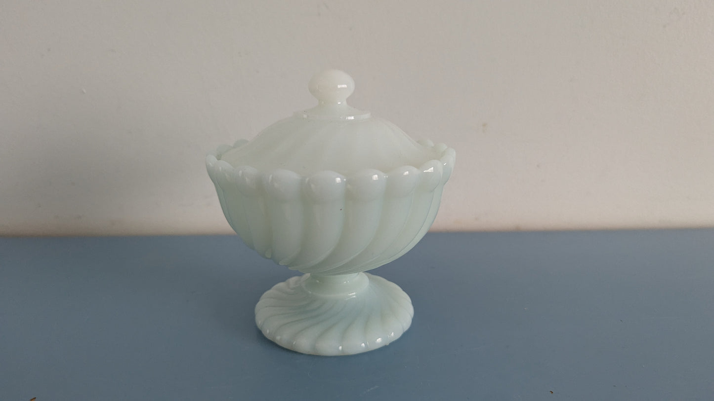 Ranskalainen 1900-alkupuolen Makeisastia (Maitolasia)