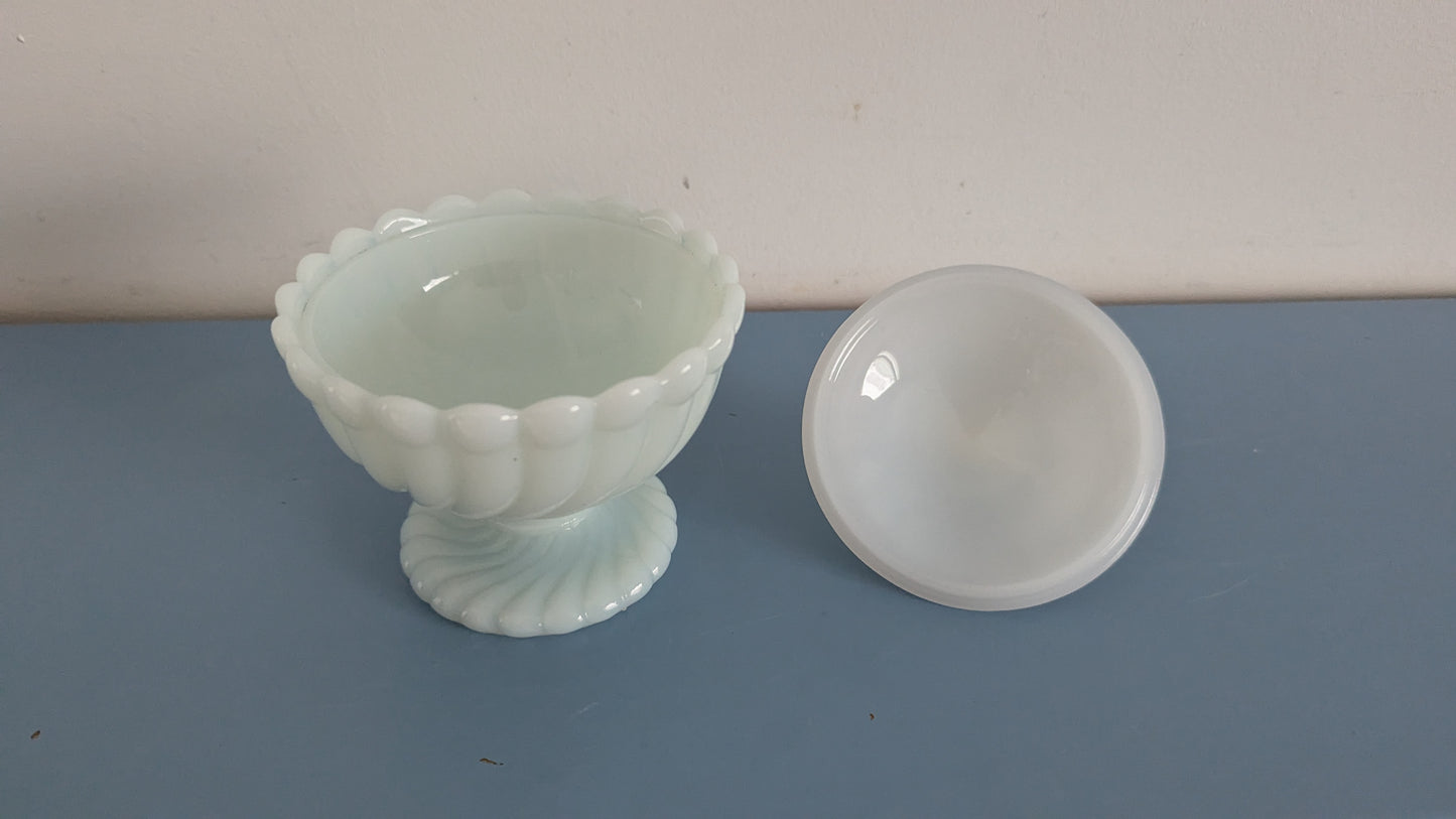 Ranskalainen 1900-alkupuolen Makeisastia (Maitolasia)