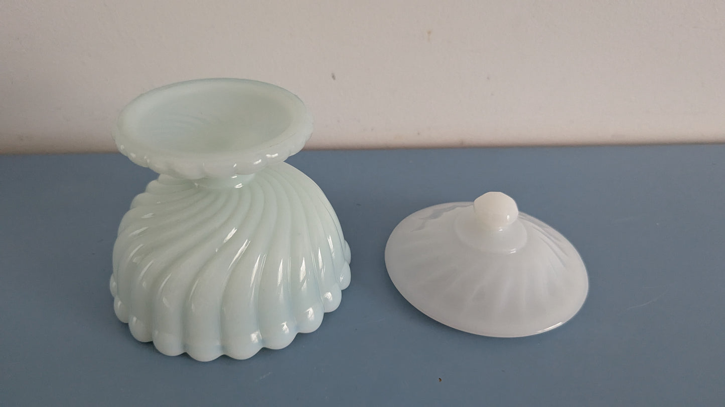 Ranskalainen 1900-alkupuolen Makeisastia (Maitolasia)