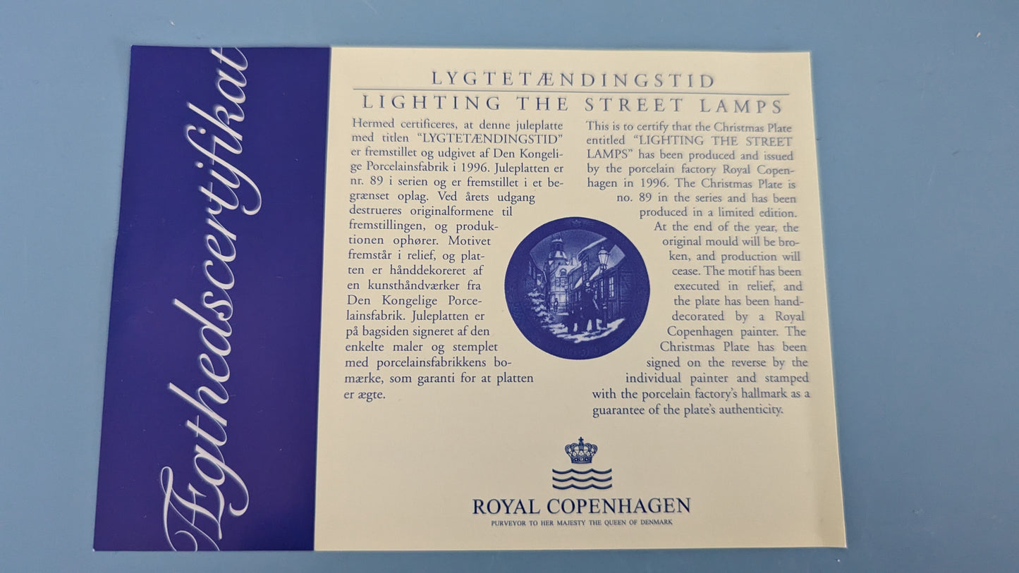 Royal Copenhagen - Lighting The Street Lamps Joululautanen 1996 (Alk. Paketissa)