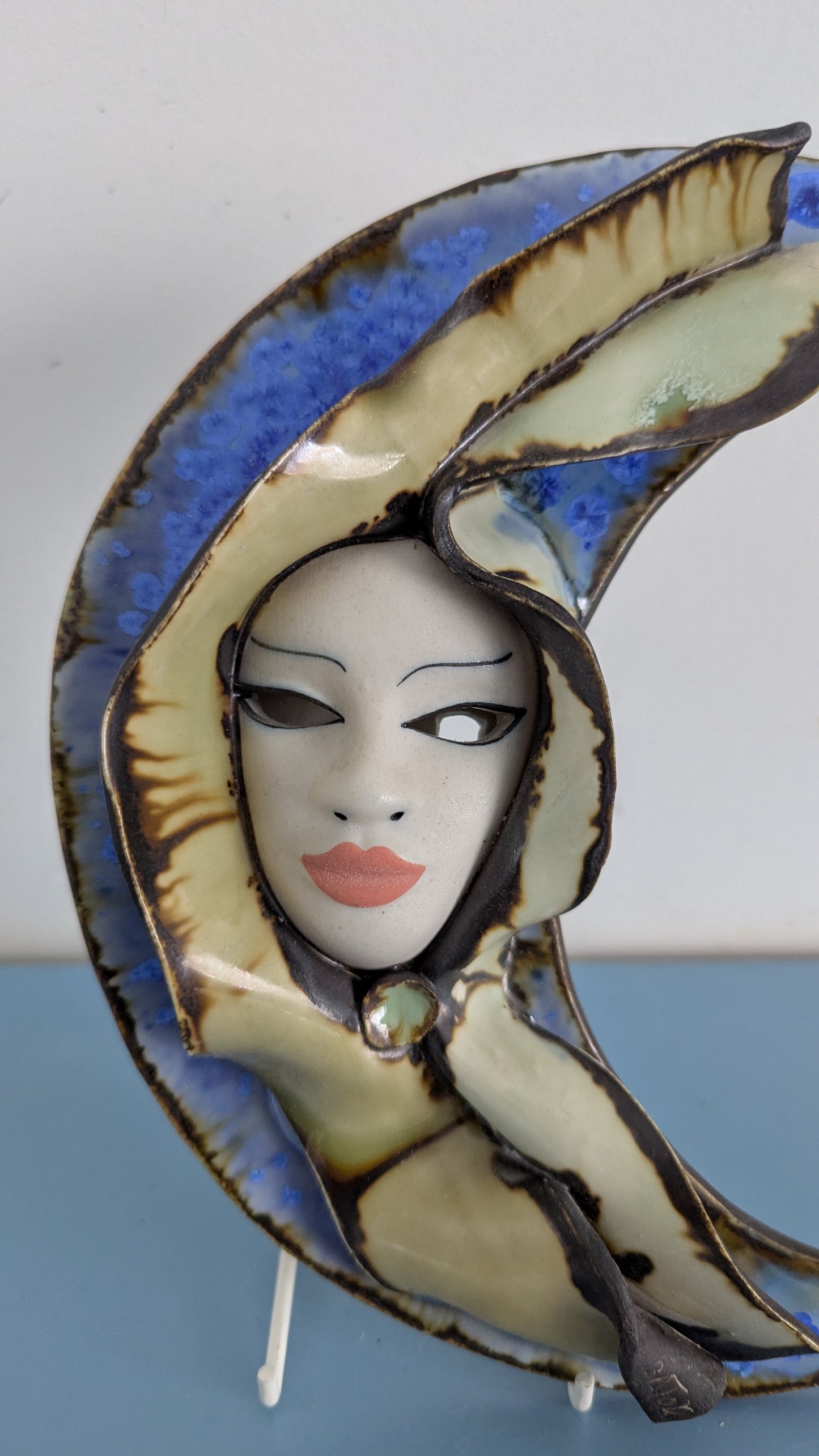 Bator - Keraaminen Reliefi / Seinäkoriste (Signeerattu)