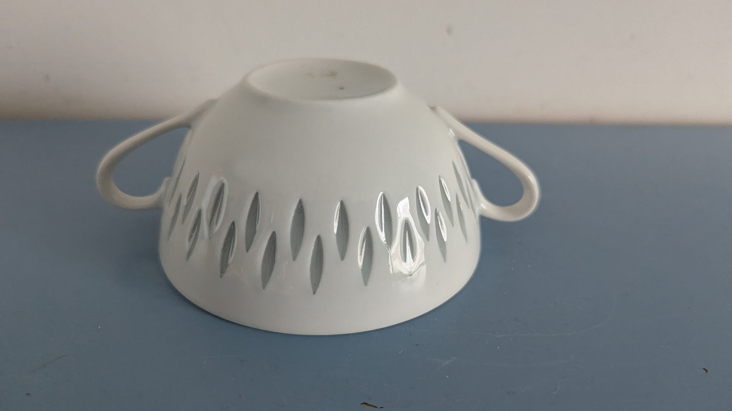 Arabia Viiru Riisiposliini Liemikulho (1950-1974, Friedl Holzer-Kjellberg)