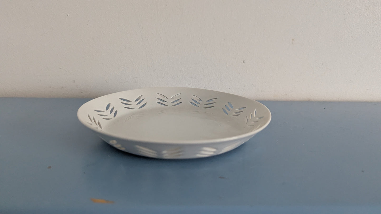 Arabia Oksa Riisiposliini Leivoslautanen (1950-1974, Friedl Holzer-Kjellberg)