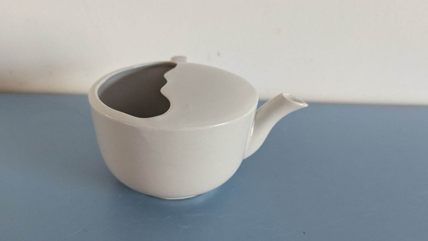 Arabia - Sairaansyöttökannu (1940-1970-luku)