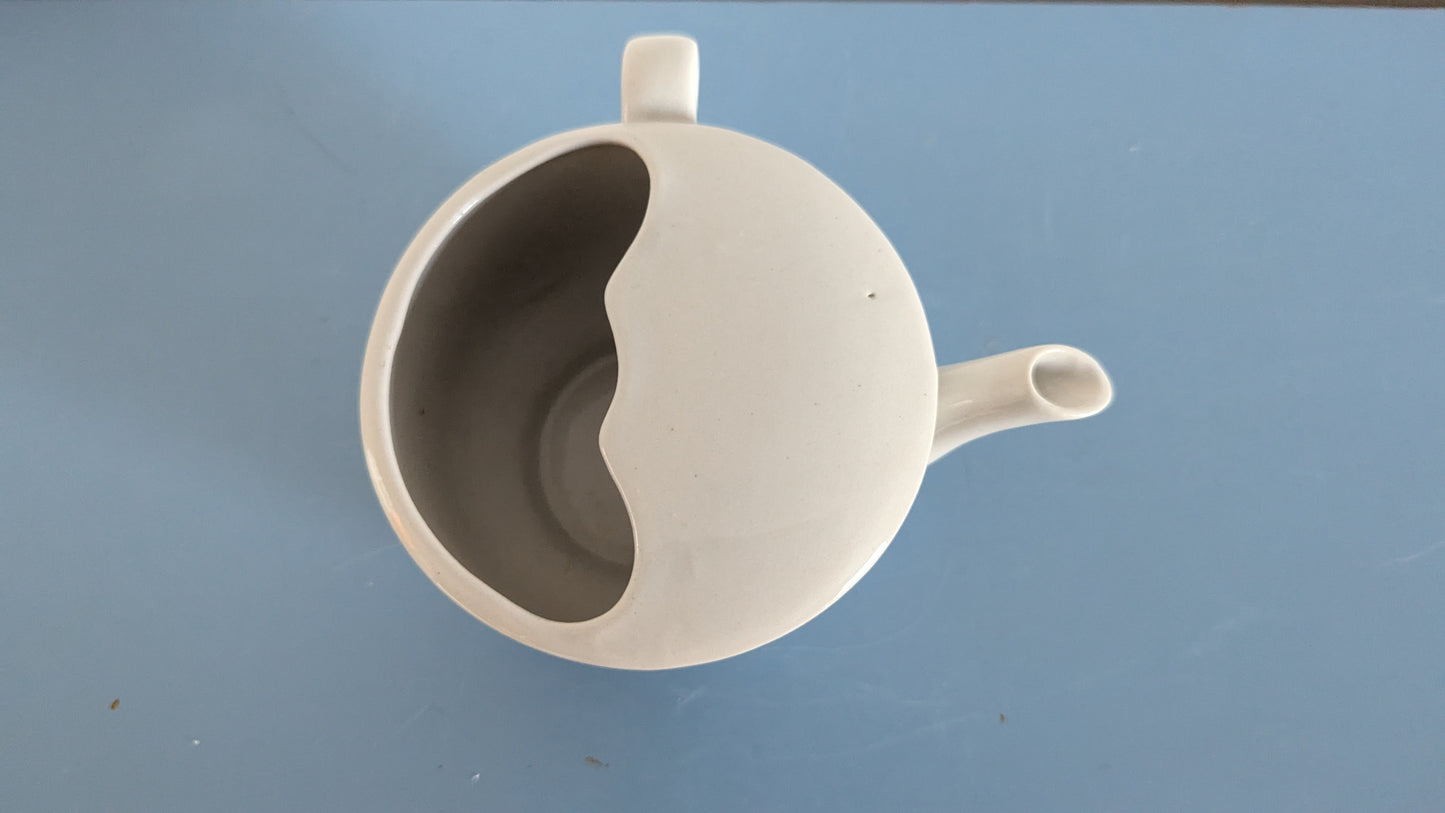 Arabia - Sairaansyöttökannu (1940-1970-luku)