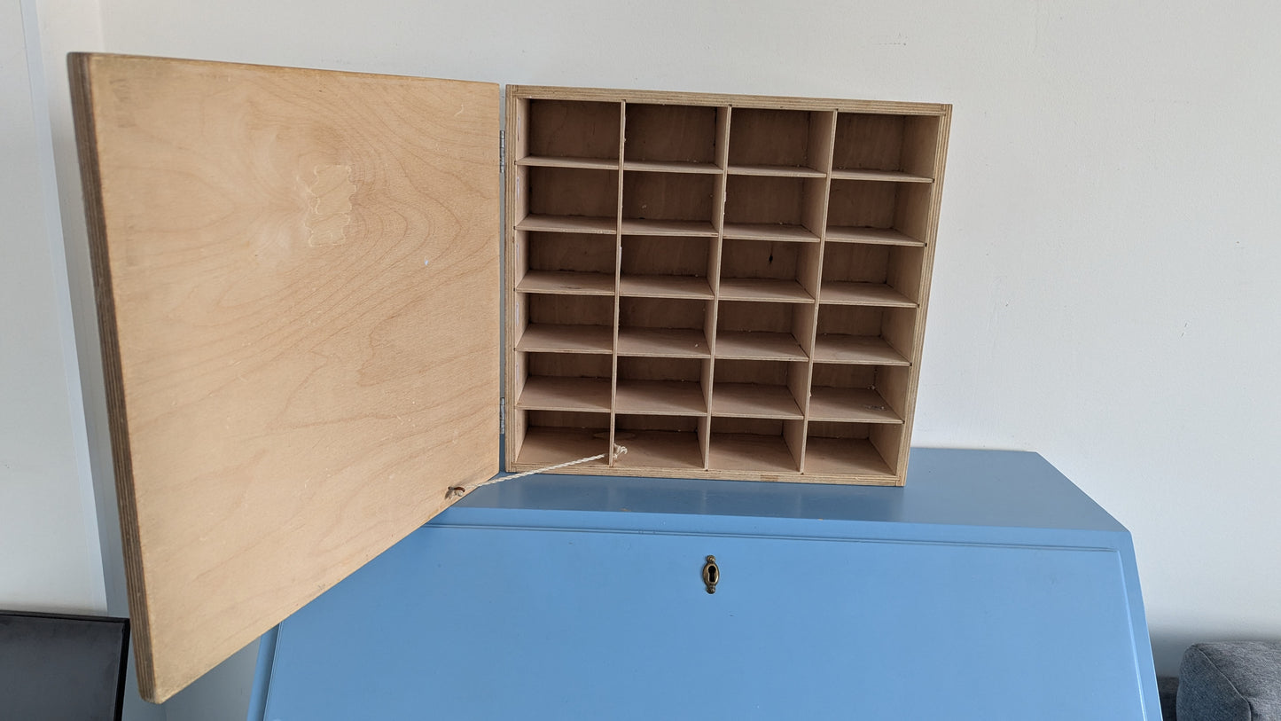 Puinen Lokerikko / Lokerikkokaappi (28-lokerikkoa)