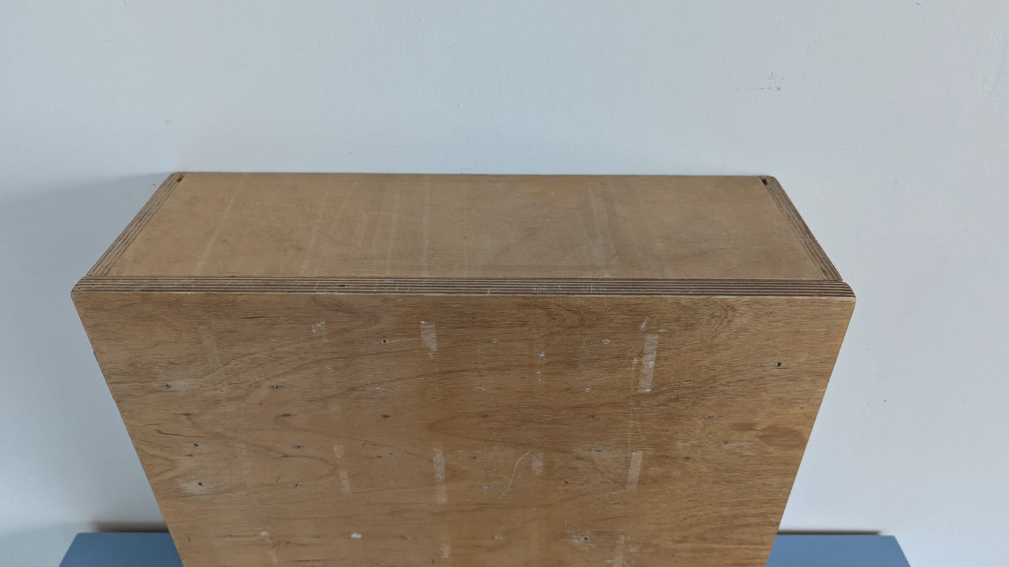 Puinen Lokerikko / Lokerikkokaappi (28-lokerikkoa)